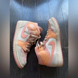 Jordan 1 Mid Apricot Women’s Size 11